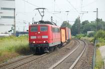 151 058 mit einem Containerzug am 1.7.2009 durch Nordstemmen -> S�den