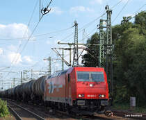 185 630-1 der HGK bei der Durchfahrt mit einem leeren �ler in Hamburg-Harburg am 6.07.09.