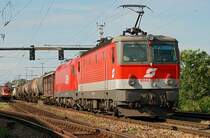 1044 011 am 10.07.2009 kurz vor Wien Haidestra�e Richtung Wien Zvbf.