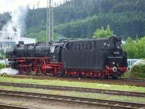 01 1066 beim Umsetzen in Hausach. Sie wird sp�ter den Dampfsonderzug DPE 88342 zur�ck nach Offenburg ziehen. 12.07.09