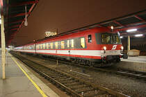 Ein Foto j�ngeren Datums. Der 4010 018 am Abend des 3. Oktober 2005 als IC 796 im Salzburger Hauptbahnhof.