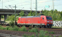 145 068-3 durchf�hrt mit einem leeren Schwerlastwagenzug Hamburg-Harburg Richtung Maschen. Aufgenommen am 6.07.09.
