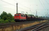 DB Cargo 140 172-8 mit einem Getreide-Ganzzug Richtung Gro�heringen, in Naumburg (Saale); 14.07.2009