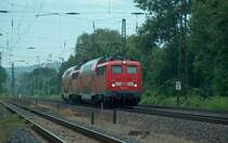DB 115 166-1 mit dem PbZ 1986 von M�nchen-Pasing nach Leipzig Hbf, in Naumburg (Saale). In der Mitte lief DB 115 198-4 kalt mit; 14.07.2009