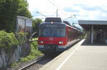 Selten sieht man die in Plochingen beheimateten Triebz�ge der BR 420plus, dies liegt wahrscheinlich auch daran, dass es nur wenige gibt. Am 25.7.2009 konnte ich 420 916-9 mit LED-Leuchten und gro�er Klimaanlage auf dem Dach als S6 nach Leonberg am Stuttgarter Nordbahnhof festhalten.