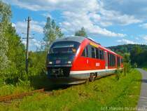 642 523 fährt als RB nach Jena Saalbf entlang der Orla auf der KBS 559. Zwischen Pößneck und Orlamünde gibt es drei Bedarfshalte - in diesem Fall wäre der nächste Freienorla. (16.07.2009)