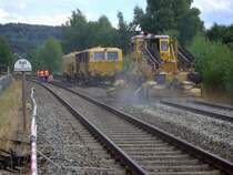 Gleisbauarbeiten auf der KBS 435 zwischen Arnsberg und Meschede. (Foto: 21.07.09 bei Wennemen)