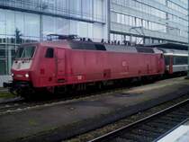 120 126 steht mit EC 102 nach Kiel im Freiburger Hbf auf Gleis 1. 