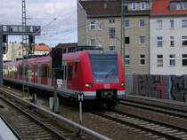 ET 423 011-6 der S-Bahn Stuttgard als S-Bahn-Ersatzzug (S21) nach S�dkreuz, fotografiert am 26.7.09, S-Bhf Wedding