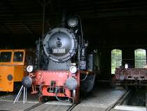 75 501 sonnt sich am 26. Juli 2009 im Schwarzenberger Lokschuppen.