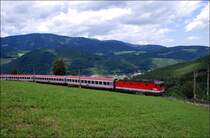 1044 084-2 bespannt am 21. Juli 2009 den �BB IC 653 easybank von Wien S�d nach Graz Hbf. Ich fotografierte sie bei Eichberg am Semmering.