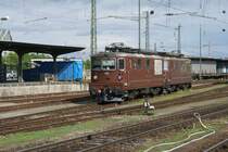 Auch die Re 4/4 189 und die Re 4/4 188 g�nnen sich am 24.7.09 in Basel Bad Bf eine kleine Pause.