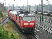 180 003-6 mit einem Kranzug zur�ck nach Leipzig am regnerischen 26.07.2004
