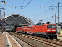 143 589-0 hat am 27.7.2009 den RE 17455 von Leipzig Hbf nach Dresden Hbf gebracht. Wegen der Bauarbeiten in Dresden-Neustadt und Dresden-Mitte musste dieser �ber die S-Bahn-Gleise umgeleitet werden und kommt daher auch am Gleis 18 an. Um die nachfolgende S-Bahn nicht zu behindern muss er das Gleis schon nach kurzer Aufenthaltszeit wieder r�umen.