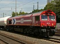 Eine HGK Class66 (DE-61) mit gemischtem G�terzug durchf�hrt den Bf. K�ln West am 21.07.09 .
