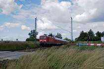 RE 38355 von Stralsund nach Elsterwerda
Gezogen von 114 033-4
Aufgenommen in der Andershofer Dorfstra�e ( zu Stralsund )
26.07.2009
