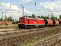 232 485-3 mit einem Ganzzug Sch�ttgutwagen f�r den Kalitransport in Magdeburg-Rothensee. Fotografiert am 28.07.2009