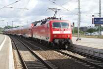 RE 1 nach Rostock Hbf. bei verlassen des Schweriner Bahnhofes am 26.07.2009.Geschoben von der 120 205-0.