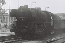 41 1185-2 des Bw G�sten steht am xx.07.1985 mit dem P3226 Erfurt - Magdeburg im Bf Sangerhausen