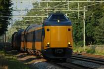 NS ICM 4050, mit ein Intercity nach Schiphol, Nunspeet 28/07/09