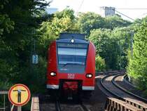 450 060-1 f�hrt als RB 33 in die Haltestelle Aachen Schanz ein. In Hintergrund kann man den alten Pulverturm an der Turmstrasse erkennen.