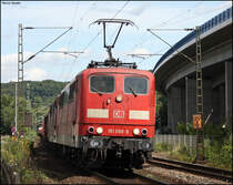 151 099 mit einer Schwesterlok und einem gemischten G�terzug Richtung Koblenz am Km 99.6 zwischen K�nigswinter und R�hndorf 28.7.2009