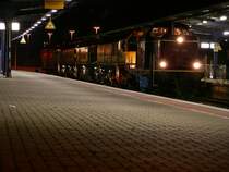 V100 2335 mit einem Schienenschleifzug bei Neuss am 07.04.06