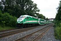 Doppelstockvorortszug der GO Transit mit MP40-3c 601 bei Hamilton,ON am 28.7.2009. 
