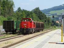 2070 045-6 mit Holztransport G�terwagen in Bahnhof Traisen.27.07.2009