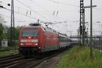 101 011-5 mit einem Eurocity in Mainz Bischofsheim am 16.04.2009 Gr��e an den Tf !
