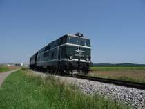 Der heutige Sonderzug auf der Landesbahn zwischen Korneuburg war die gr�ne 2143 040-0. (zwischen Stetten und Harmannsdorf, 01.08.09)