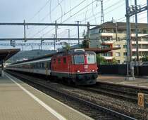 SBB: In j�ngerer Zeit in fast jedem S-Bahn-Netz anzutreffen: die Re 4/4  Loks. Die 11116 zieht hier am 31.7.09 eine S durch Dietikon.