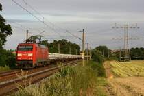 152 093 zieht einen Zug mit Betonschwellen in Richtung Leipzig, zwischen Ba�litz und Stauda, 30.07.09