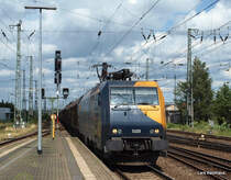 Die starke EG 3103 hat am 30.07.09 den FE 44715 von Hallsberg nach Maschen am Haken und durchf�hrt hier gerade Neum�nster Richtung Hamburg.