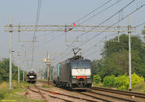 E189 910RT (MRCE ES64F4 010 - hired to Lokomotion) together with the EU43 003RT - inactive - shunting in Arena Po on the 1st of August in 2009