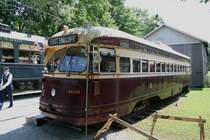 Toronto Transit Commission Class A-15 4618 (Bj 1951 als Class A-8 4501) am 31.7.2009 im Halton County Radial Railway Museum. Diese als Eisdiele/Caf� benutzte Strassenbahn wartet noch auf eine Restauration. 
