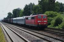 Ein gemischter G�terzug,inklusive zwei Personenwagen gezogen von der 151 146-8 konnte ich am 04.07.2009 kurz vor dem S-Bahnhof Dedensen/G�mmer fotografieren.
