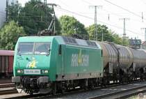 Die 145-CL 003 von Rail4Chem zogen einen Kesselwagenzug durch K�ln West am 29.07.2009