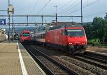 SBB: Die beiden Stars von Anfang der 90-er Jahre: Die Re 450 (046  Z�rich Affoltern ) und die Re 460 (002  Seeland ) waren am 31.7.09 im Bahnhof Dietikon zu sehen.