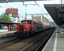 SBB-Cargo: Mit einer sehr langen G�terwagenkomposition wendet der Tm IV 8763 im Bahnhof Dietikon. (31.7.09)