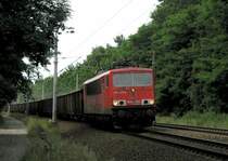 155 149-8 mit ihrem G�terzug beladen mit Kies in Richtung Norden bei der Durchfahrt durch Bestensee.