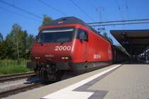 Re 460 010-2  L�wenberg  in Kreuzlingen, Bahnhof, Gleis 3 mit dem IR 2132 abfahrbereit in Richtung Biel.
01.08.09.