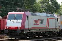 185 596-4 von CrossRail zieht einen G�terzug durch K�ln West am 29.07.2009