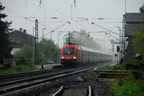 Andere trauen sich bei dem Wetter nicht einmal den Hund rauszulassen. EC 113 auf dem Weg in die Heimat... (H�he Zwingenberg, Bergstra�e; Mai 2009).