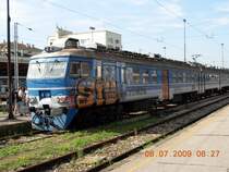 Das Beschmieren von Eisenbahnz�gen scheint auch in Serbien ein beliebter Sport zu sein, wie dieser Triebwagenzug zeigt, welcher am 8.7.2009 auf dem Hauptbahnhof von Belgrad zu sehen war.