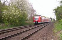 Zwei 426er auf dem Weg von Duisburg nach Aachen Hbf (RB 33  Rhein-Niers-Bahn ). Hier zwischen Erkelenz und H�ckelhoven-Baal kurz nach der Ausfahrt von Erkelenz. Datum: 17.04.2005