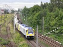 die Power des 21. Jahrhunderts. Eine Diesellok Maxima 40 CC und ein ES 64 beides Leasingloks im Dienst der Eisenbahn Gesellschaft Potsdam mit Zementwagen f�r Greiswalder Strasse.