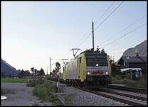 Komplett  ausgebucht  ist dieser Kombizug (vermutl. DGS 43135 M�nchen-Riem - Verona Q.E.) der hier in den Abendstunden des 29.07.2009 mit E189 914RT und einer ES64U2 nach Kufstein unterwegs ist.