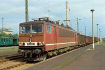 DR 155 092-0 mit G�terzug, Radebeul-Ost, 06.08.1993