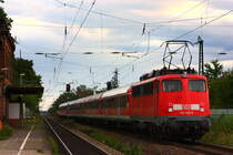 110 406 f�hrt mit ihrem RB aus Ladenburg heraus und strebt ihrem zeil Heidelberg entgegen. Aufgenommen am 11.08.09.
